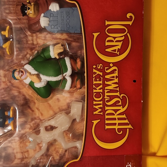 Memory Lane Disney Holiday Mickey's Christmas Carol figurines. - Picture 4 of 6